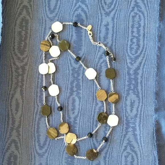 Lia Sophia long Necklace with shell picked. - Picture 2 of 3